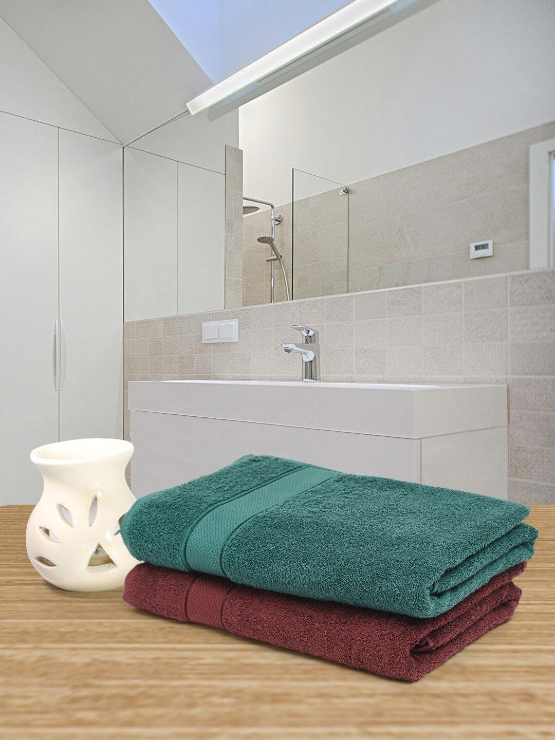 Creeva Burgundy & Green 2 Pc Solid 525 GSM Bath Towel Set Price in India