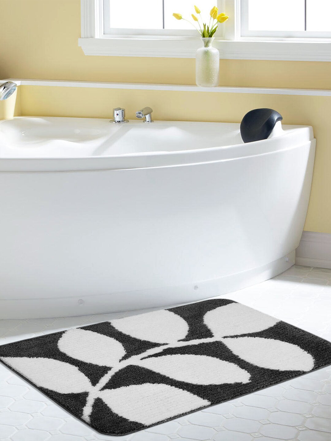 Saral Home Black & White Rectangular Bath Rug Price in India