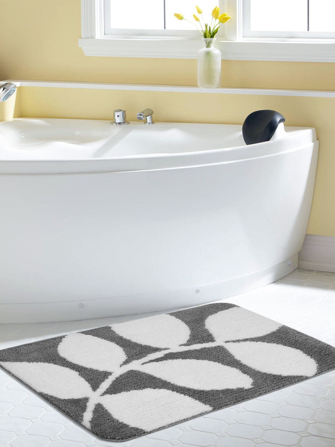 Saral Home Grey & White Rectangular Bath Rug Price in India