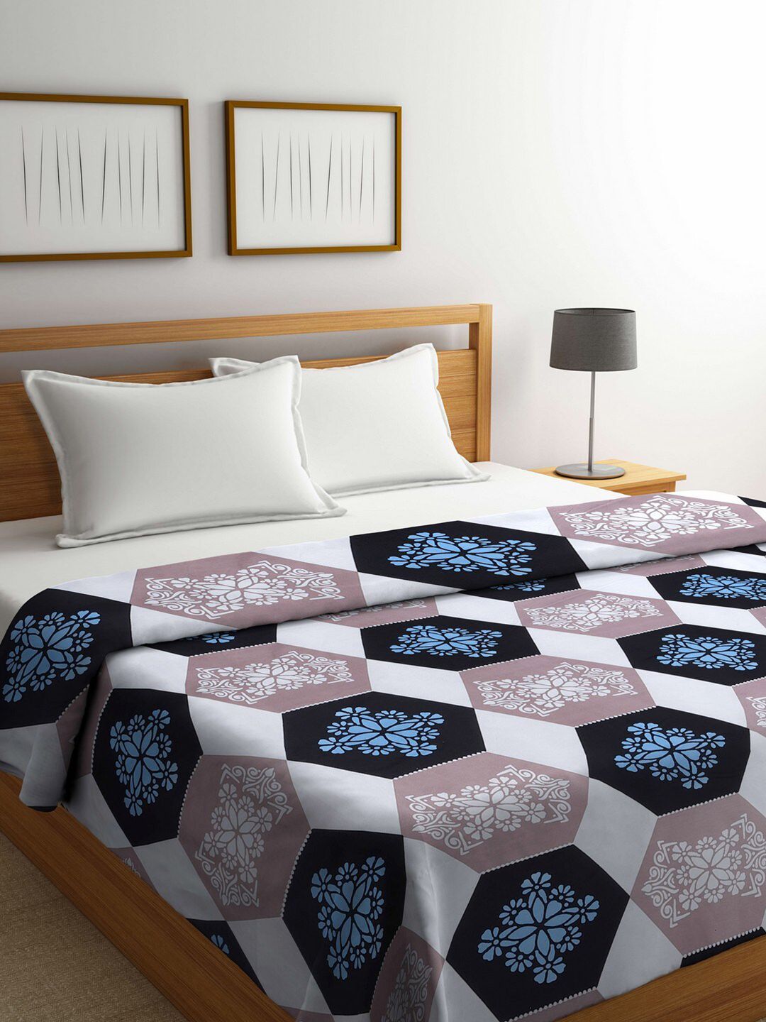 Arrabi White & Black Geometric Mild Winter Double Bed Comforter Price in India