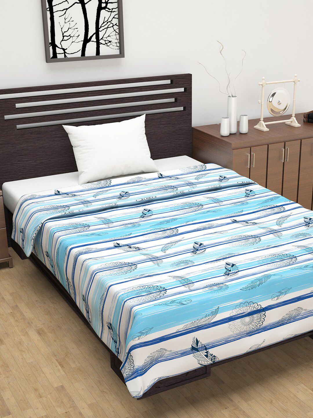 Divine Casa Blue & White Floral Printed Mild Winter 120 GSM Single Bed Dohar Price in India