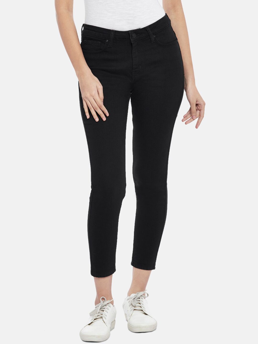People Women Black Slim Fit Cotton Cropped Jeans Price in India