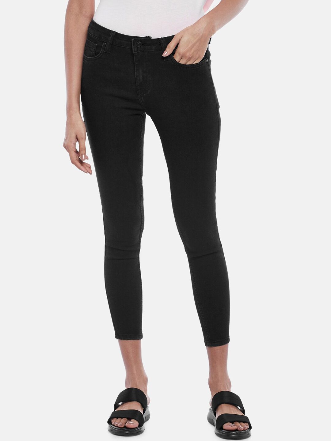 People Women Black Pure Cotton Skinny Fit Jeans Price in India