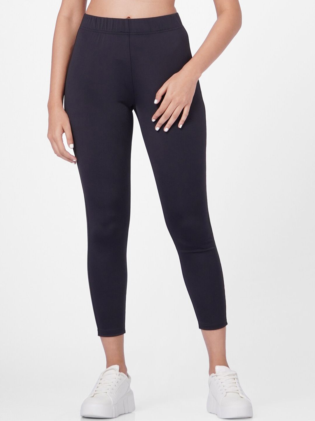 ONLY Women Black Solid Cropped ONLSPORTIF Tights Price in India