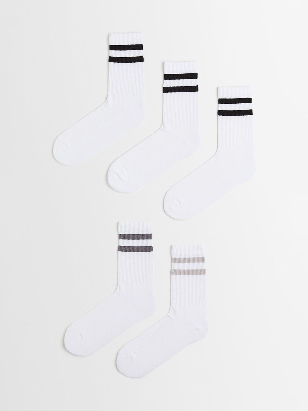 H&M Men Pack of 5 White Patterned Calf Length Socks deal from myntra