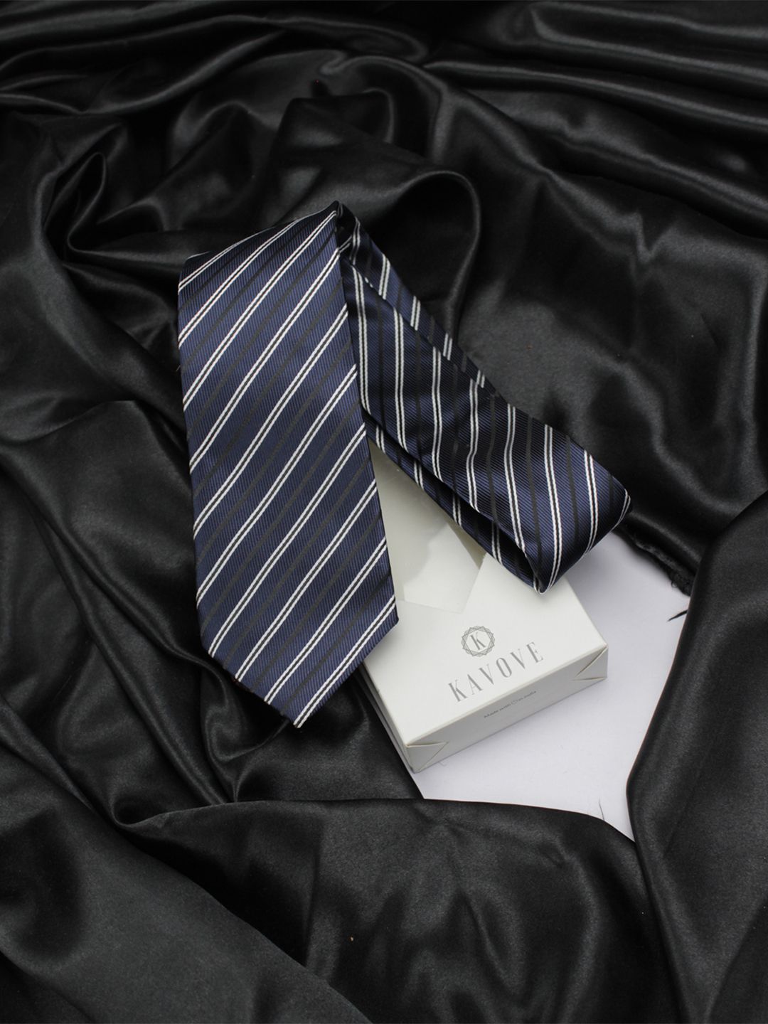 Kavove Men Navy Blue & White Striped Broad Tie