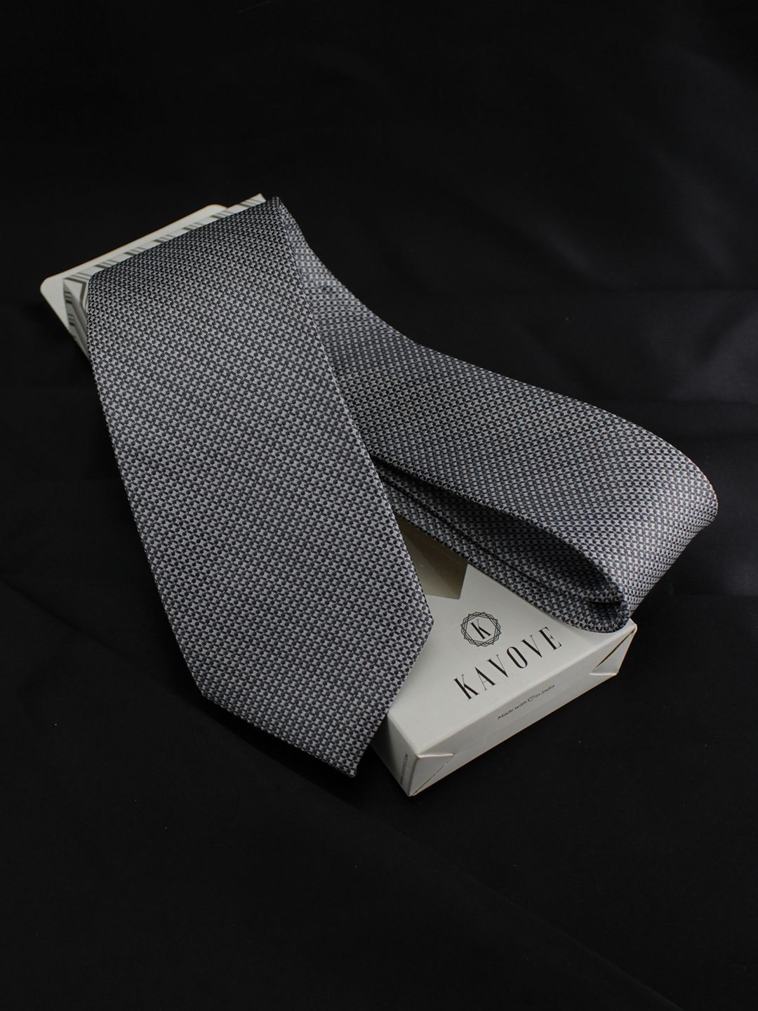 Kavove Men Grey Printed Broad Neck Tie