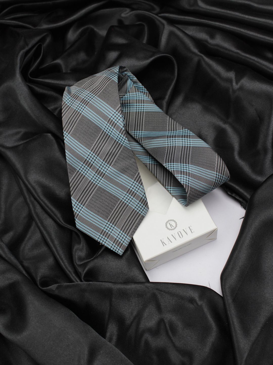 Kavove Men Grey & Blue Checked Broad Tie