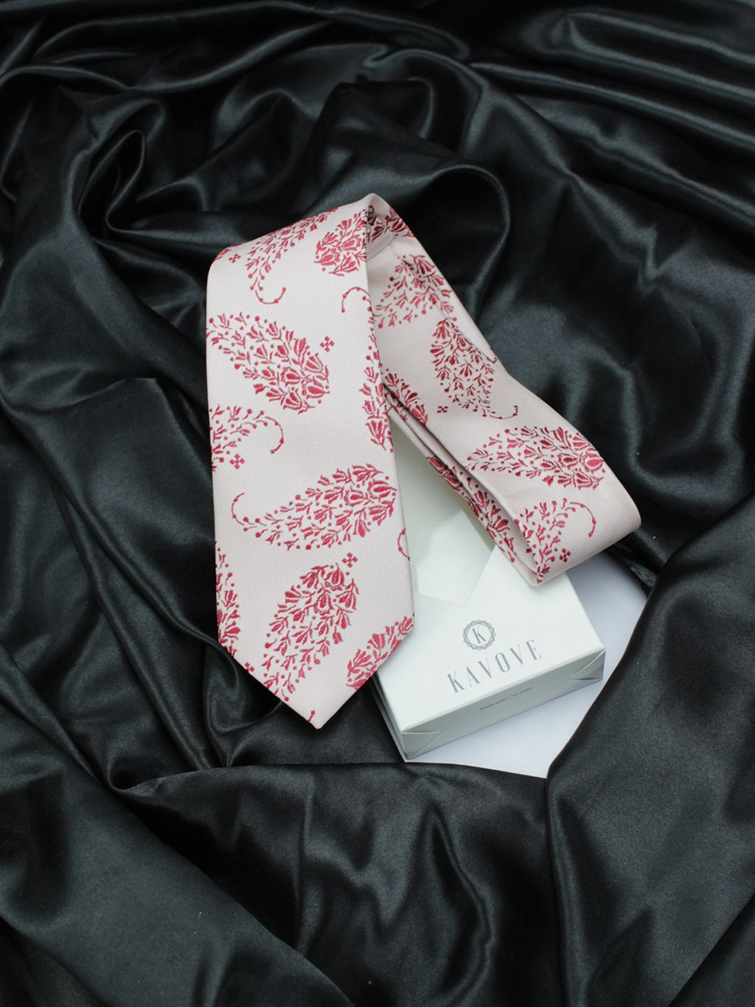 Kavove Men Pink & Maroon Printed Broad Tie