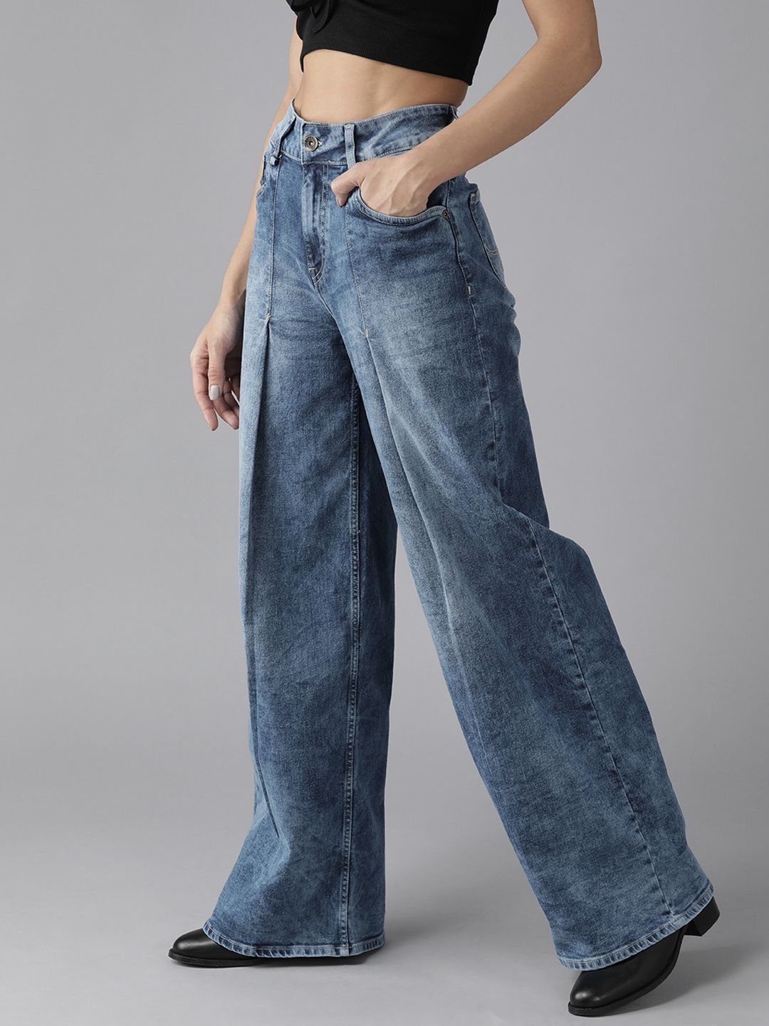 Roadster Women Blue Wide Leg Light Fade Stretchable Jeans with Box Pleat Detail Price in India