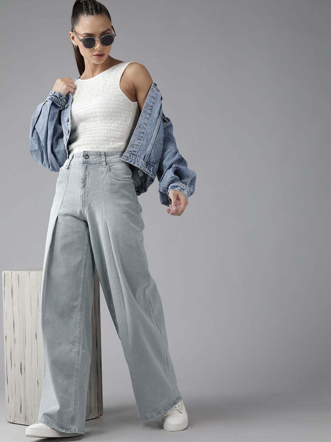 Roadster Women Blue Wide Leg Light Fade Stretchable Jeans with Box Pleat Detail Price in India