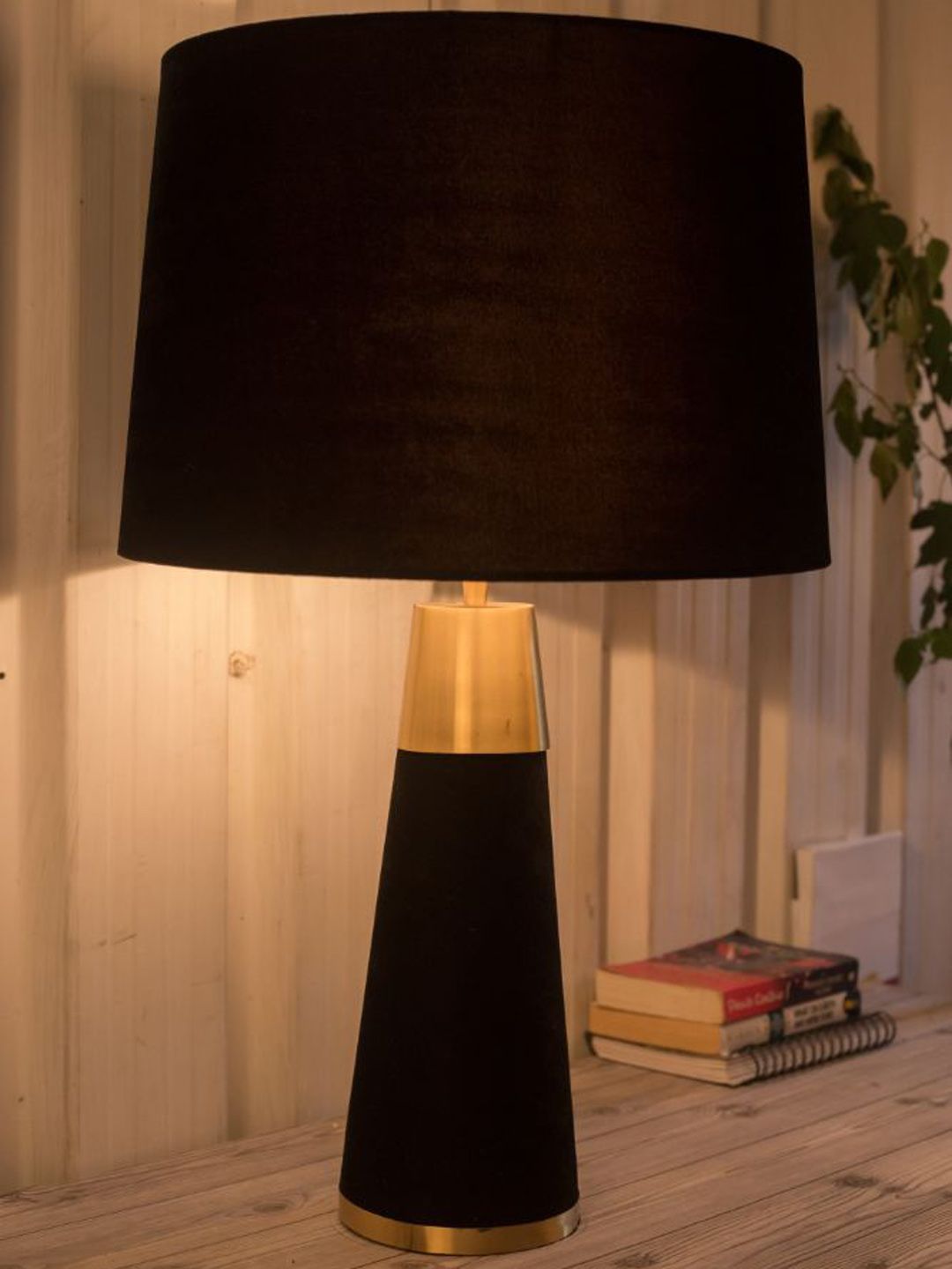 Grated Ginger Black & Golden Solid Cylindrical Shaped Traditional Table Lamp Price in India