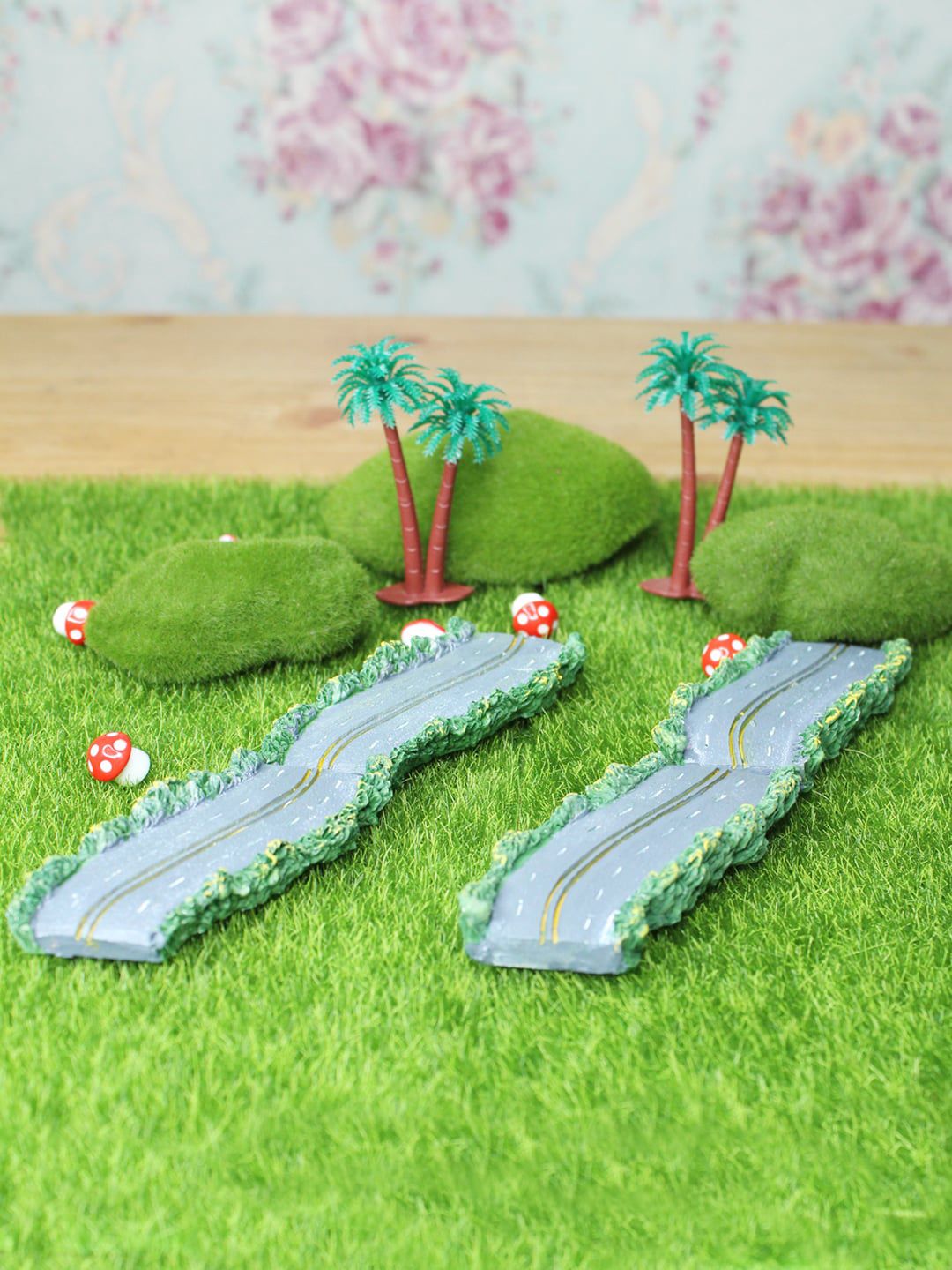 Wonderland Grey Set of 4 Poly Resin Road Price in India