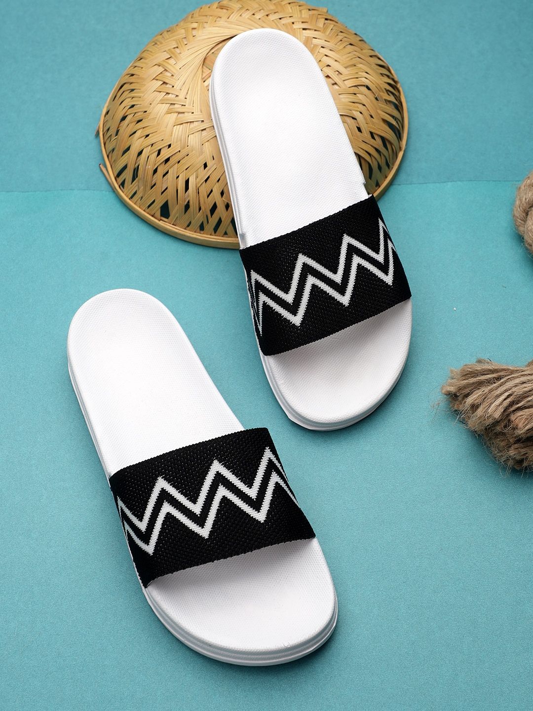 Pampy Angel Men White & Black Printed Rubber Sliders