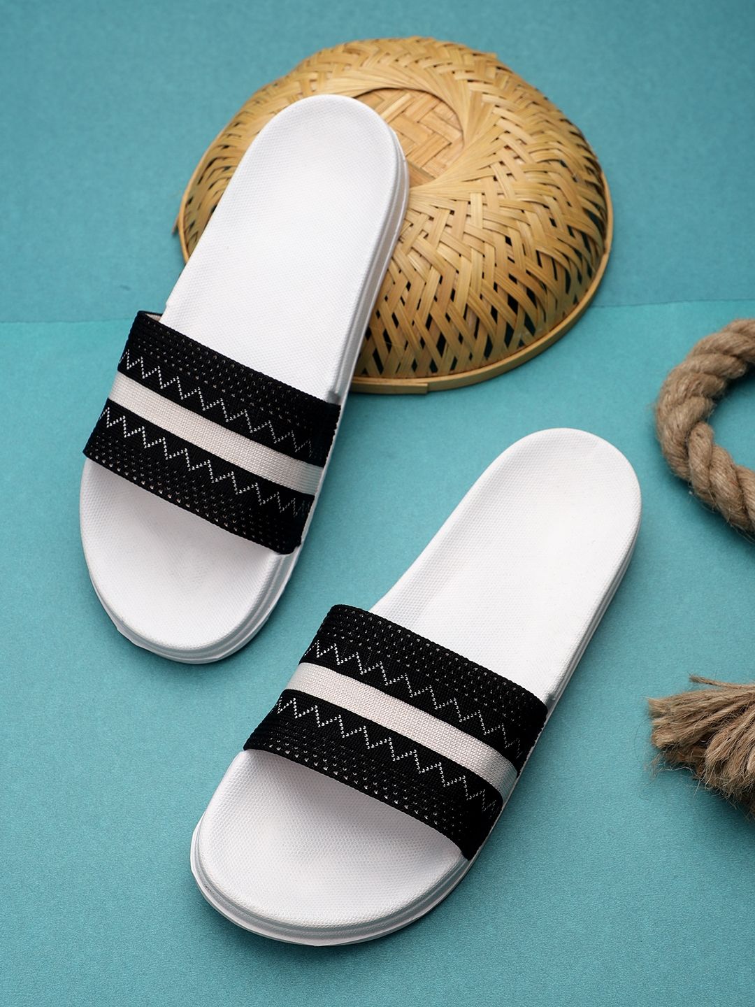 Pampy Angel Men White & Black Printed Rubber Sliders