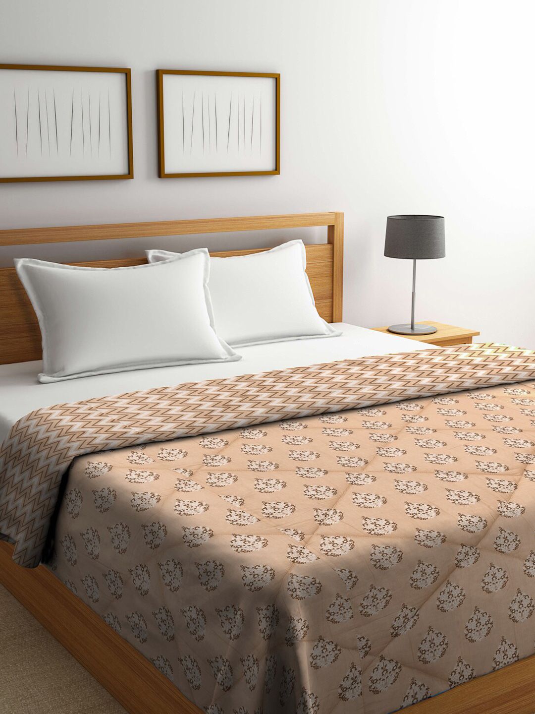 KLOTTHE Peach-Coloured & White Floral Mild Winter 600 GSM Double Bed Quilt Price in India