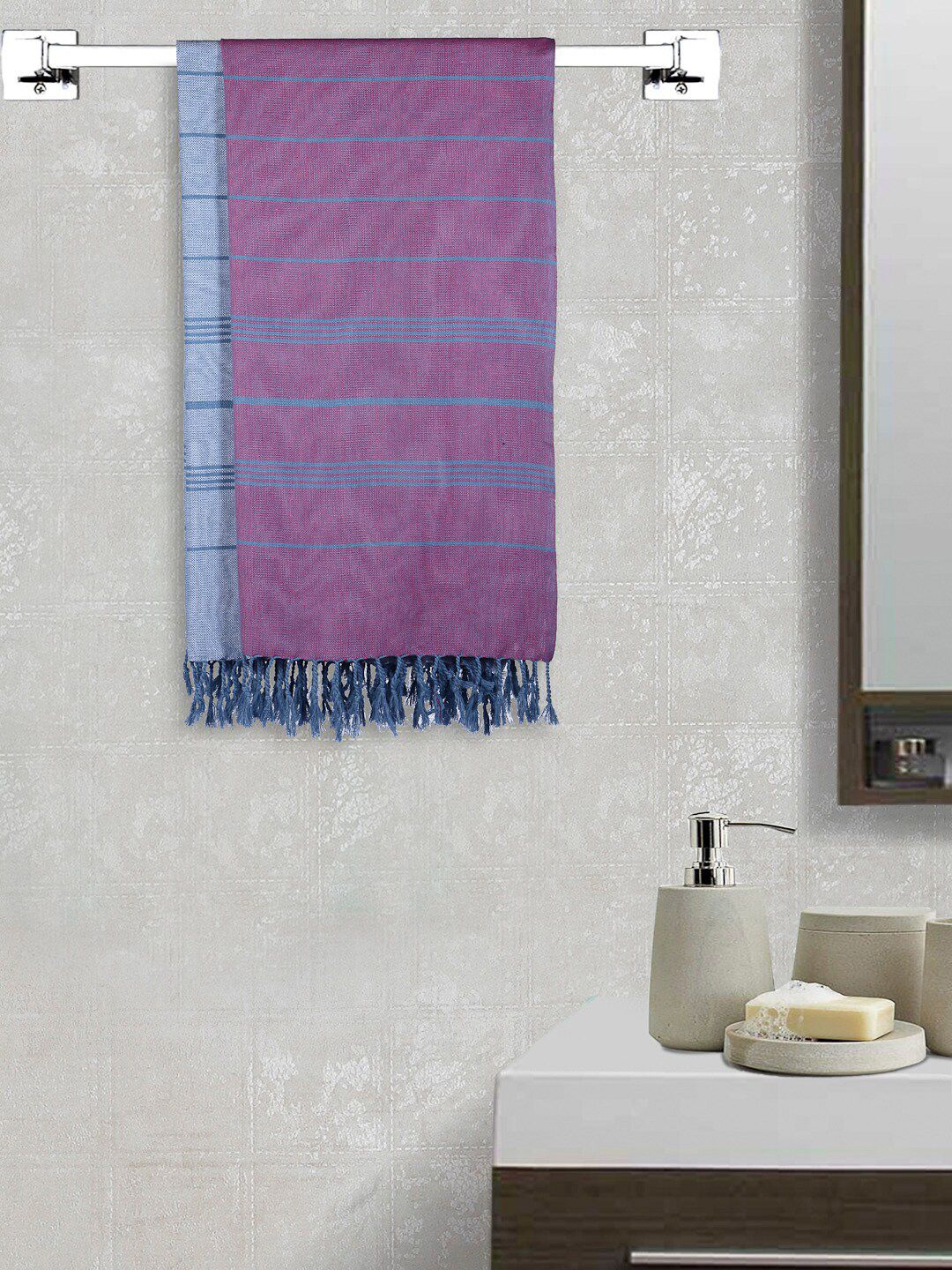 Arrabi Set Of 2 Blue & Purple 210 GSM Printed Cotton Bath Towel Price in India