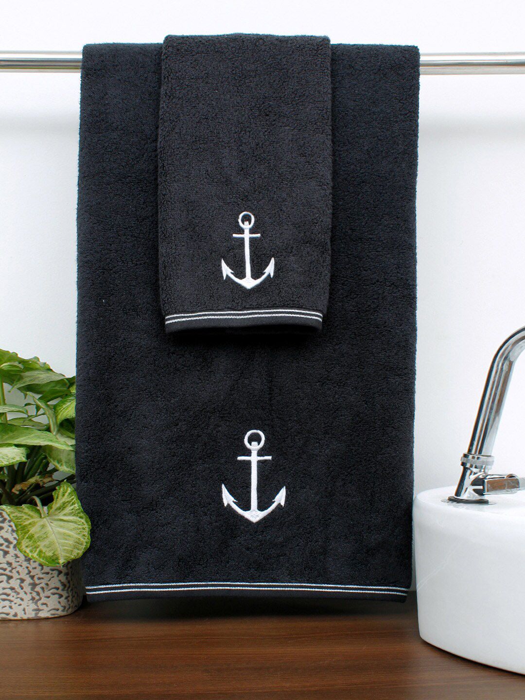 AVI Living Set of 2 Black Bath & Hand Towels Price in India