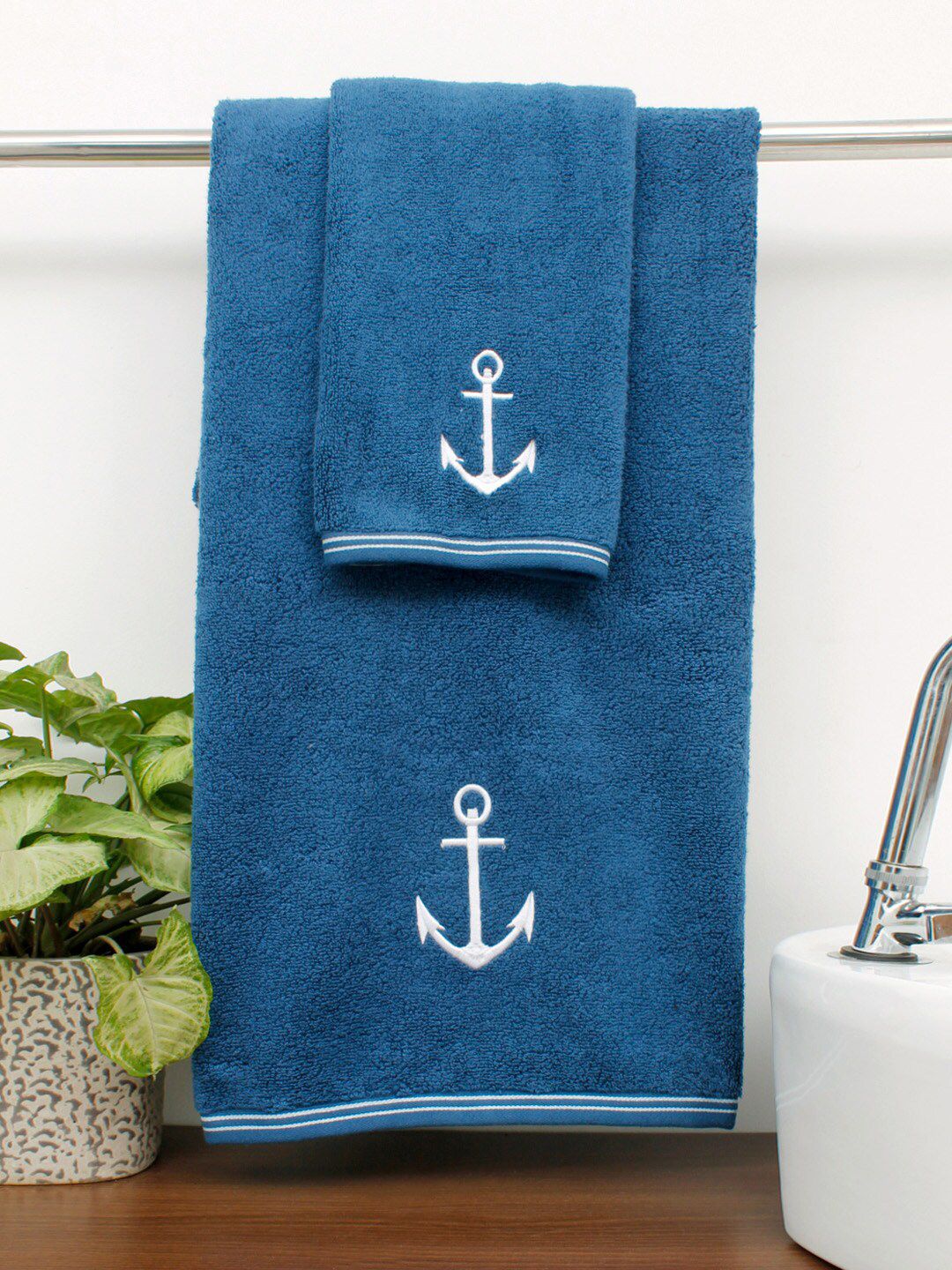 AVI Living Set Of 2 Blue 550 GSM Self Design Bath Towels Price in India