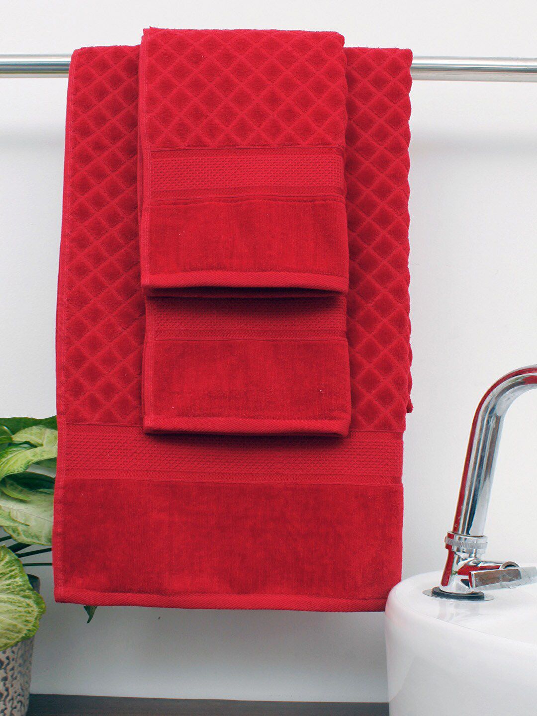 AVI Living Set of 3 Red Solid GSM 600 Towels Price in India