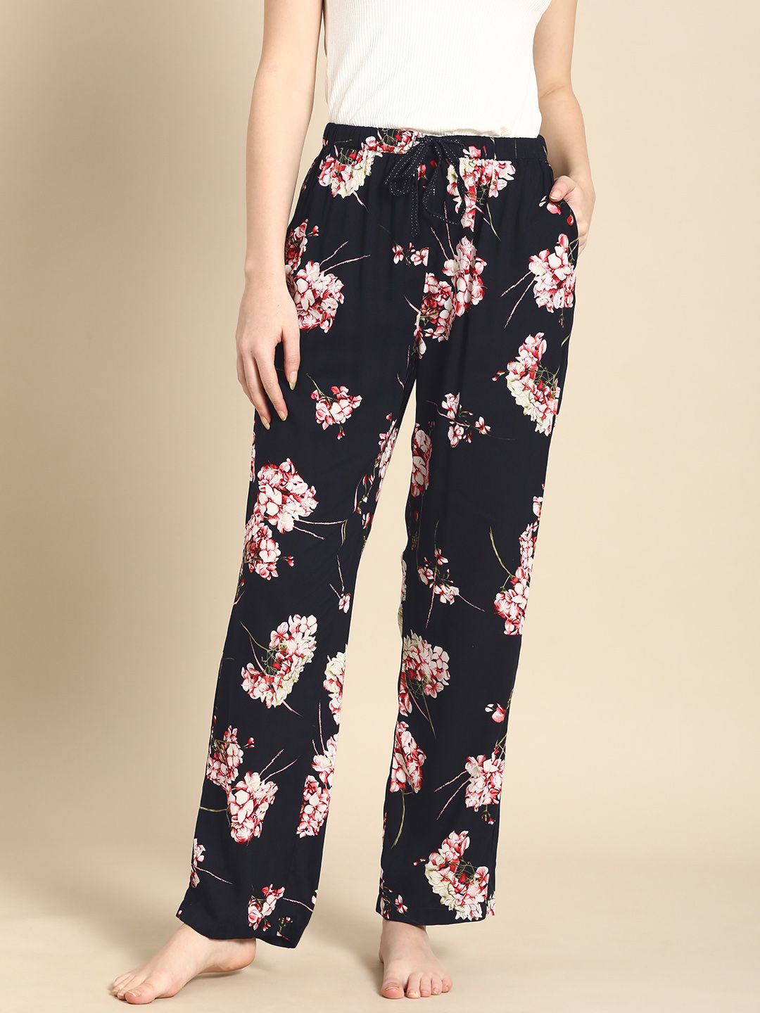 Dreamz by Pantaloons Women Black Floral Printed Lounge Pants Price in India