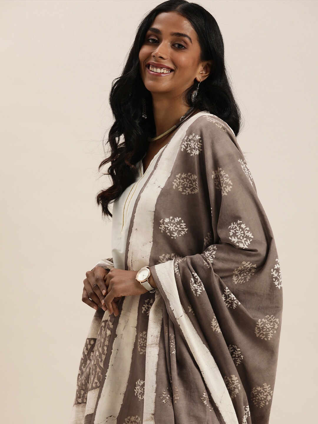 Taavi Women Grey & Off-White Ethnic Motifs Pure Cotton Bagru Print Dupatta Price in India
