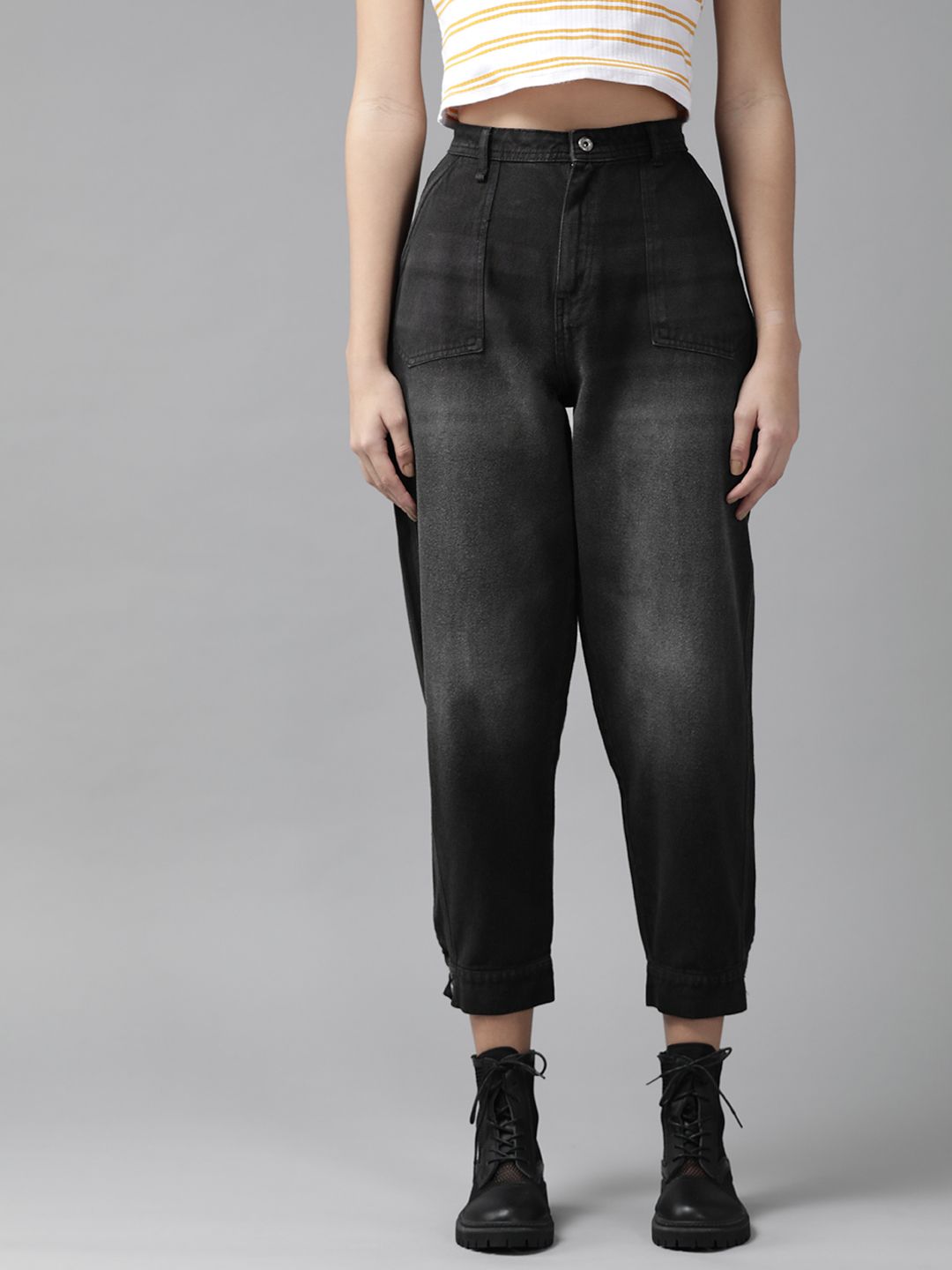 The Roadster Lifestyle Co Women Charcoal Black Pure Cotton Slouchy Fit High-Rise Light Fade Cropped Jeans Price in India
