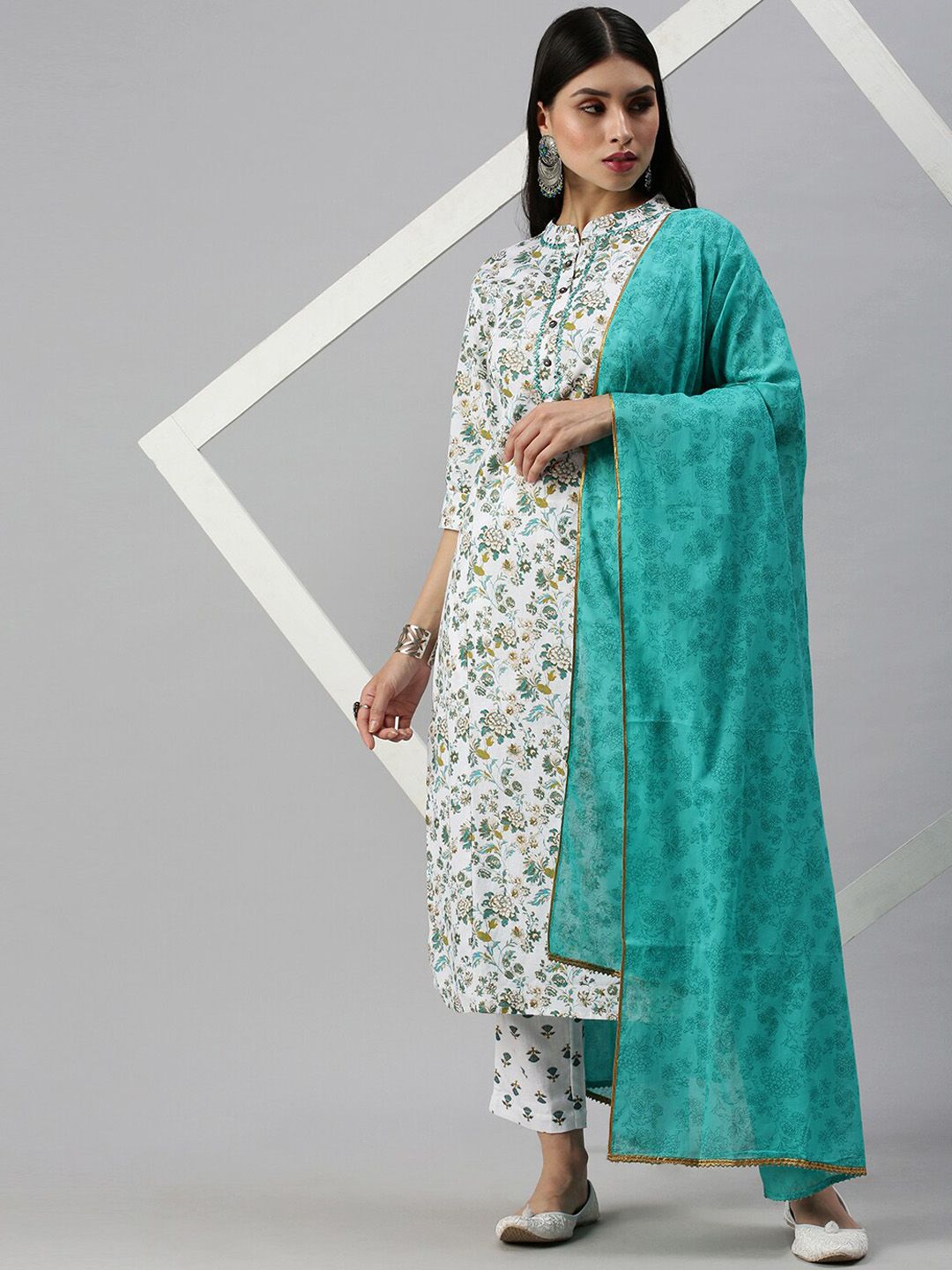 SHOWOFFFF Women White Floral Printed Kurta with Trousers & With Dupatta