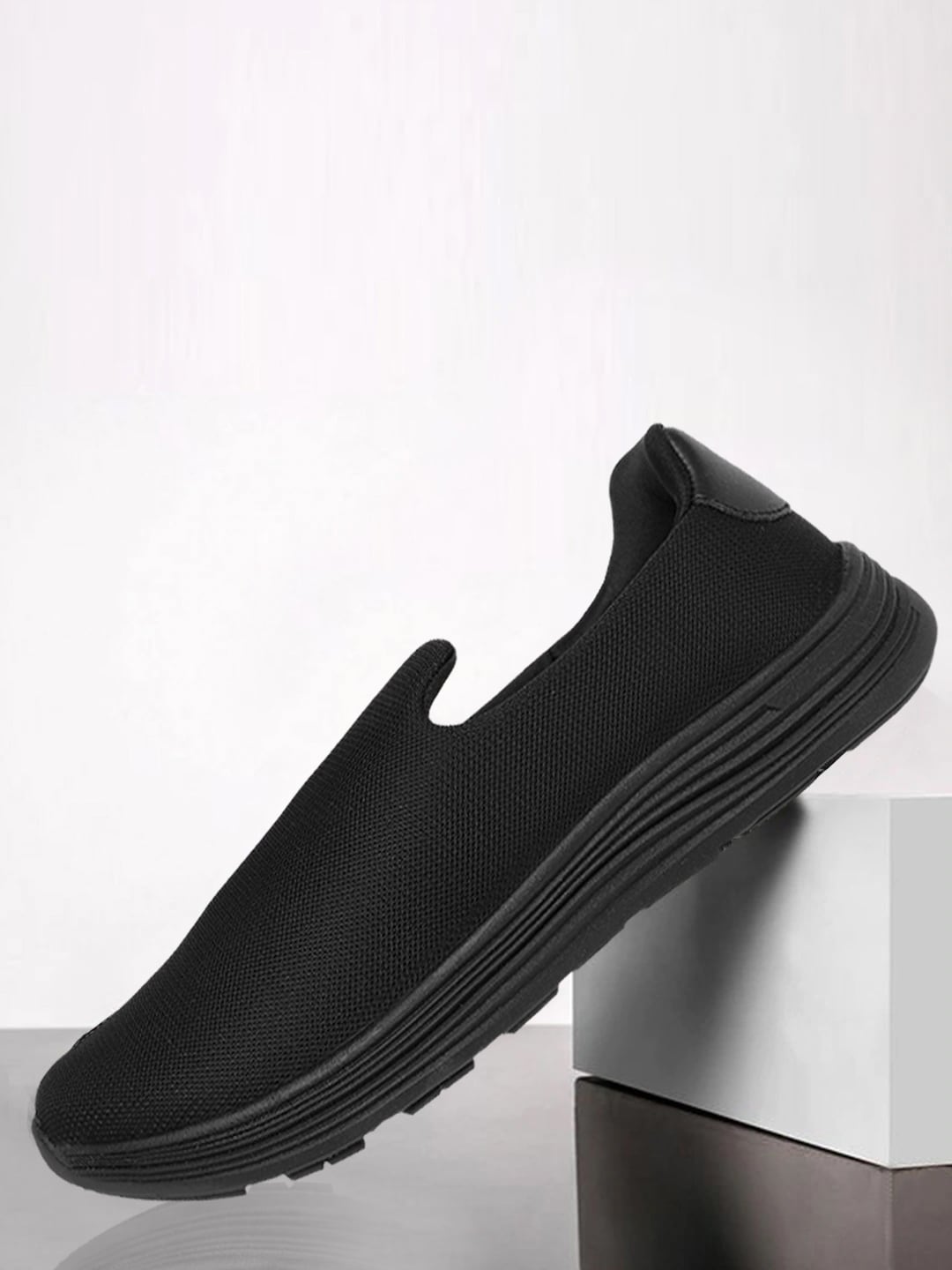 HRX by Hrithik Roshan Women Black Front Runner Shoes Price in India