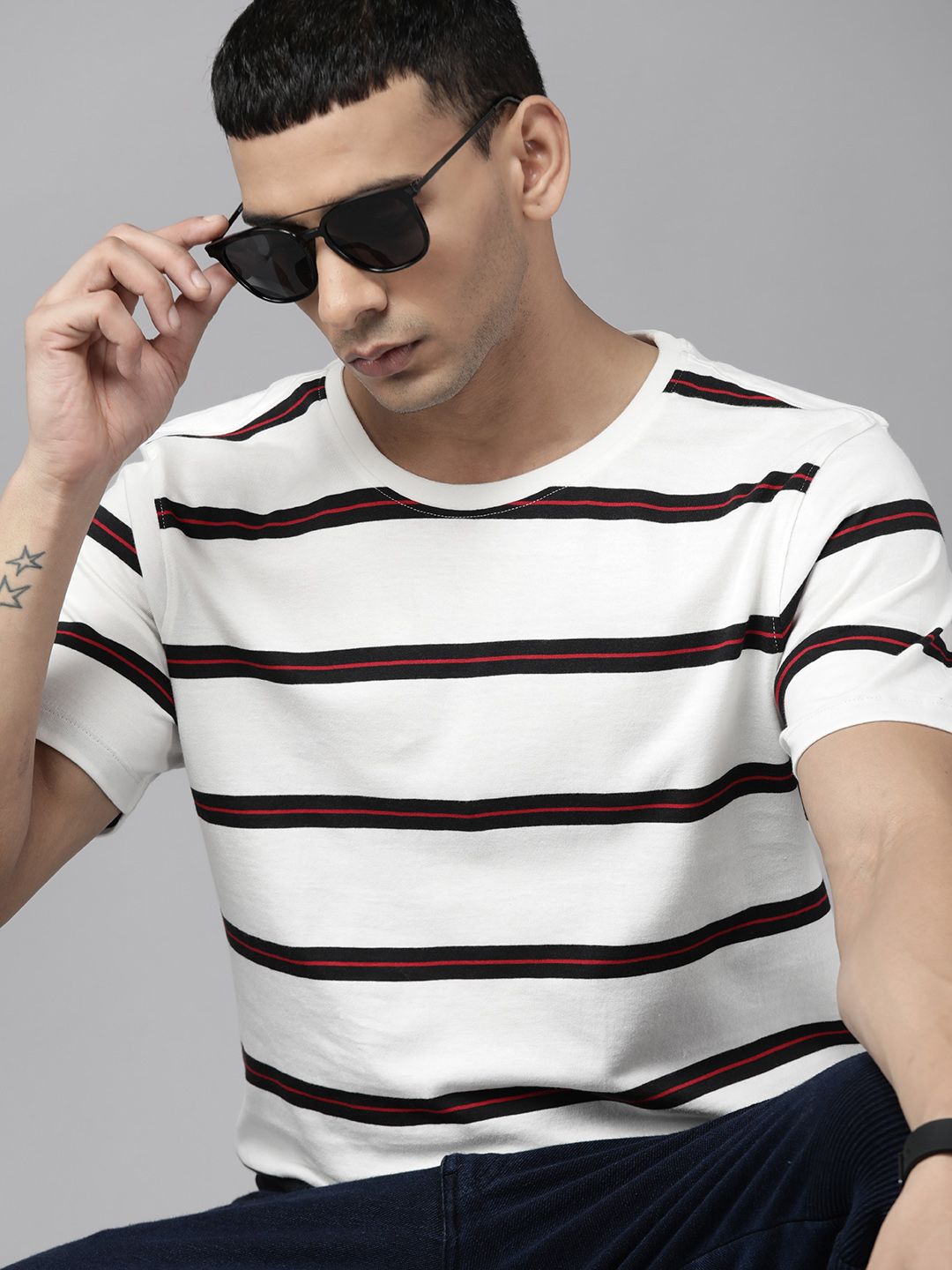 The Roadster Lifestyle Co. Men White & Black Striped Pure Cotton T-shirt