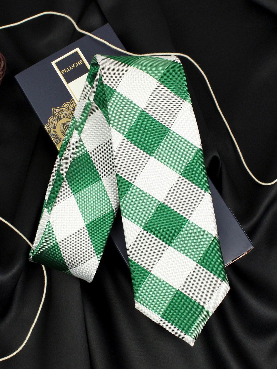 PELUCHE Men Green & White Checked Broad Tie