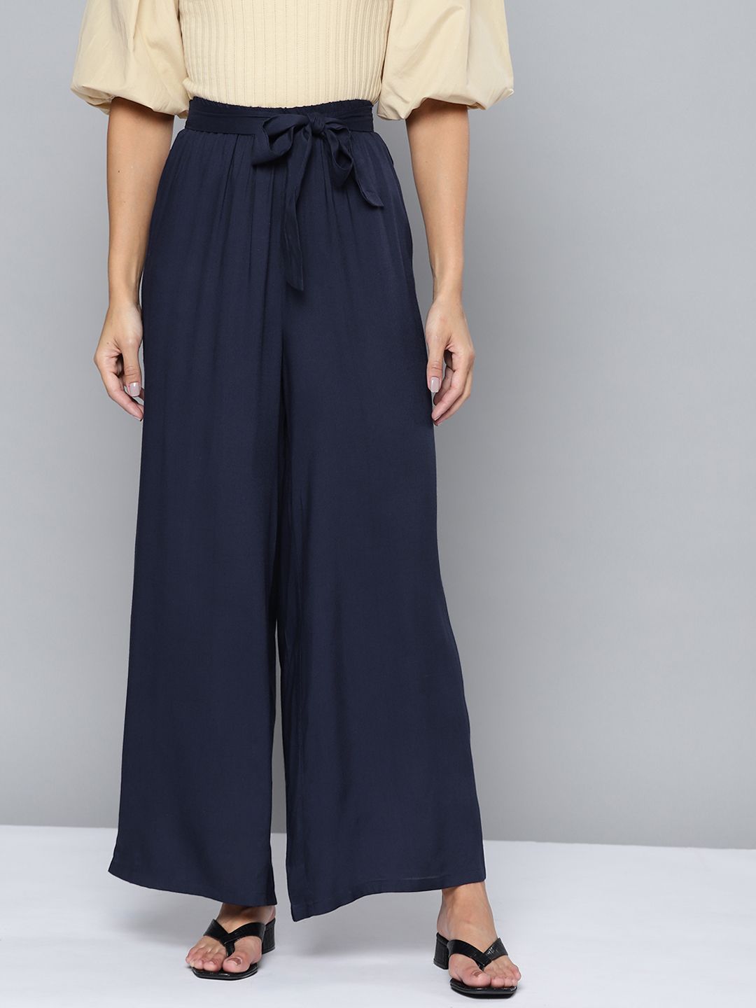 Chemistry Women Navy Blue Solid Belted Wide Leg Palazzos