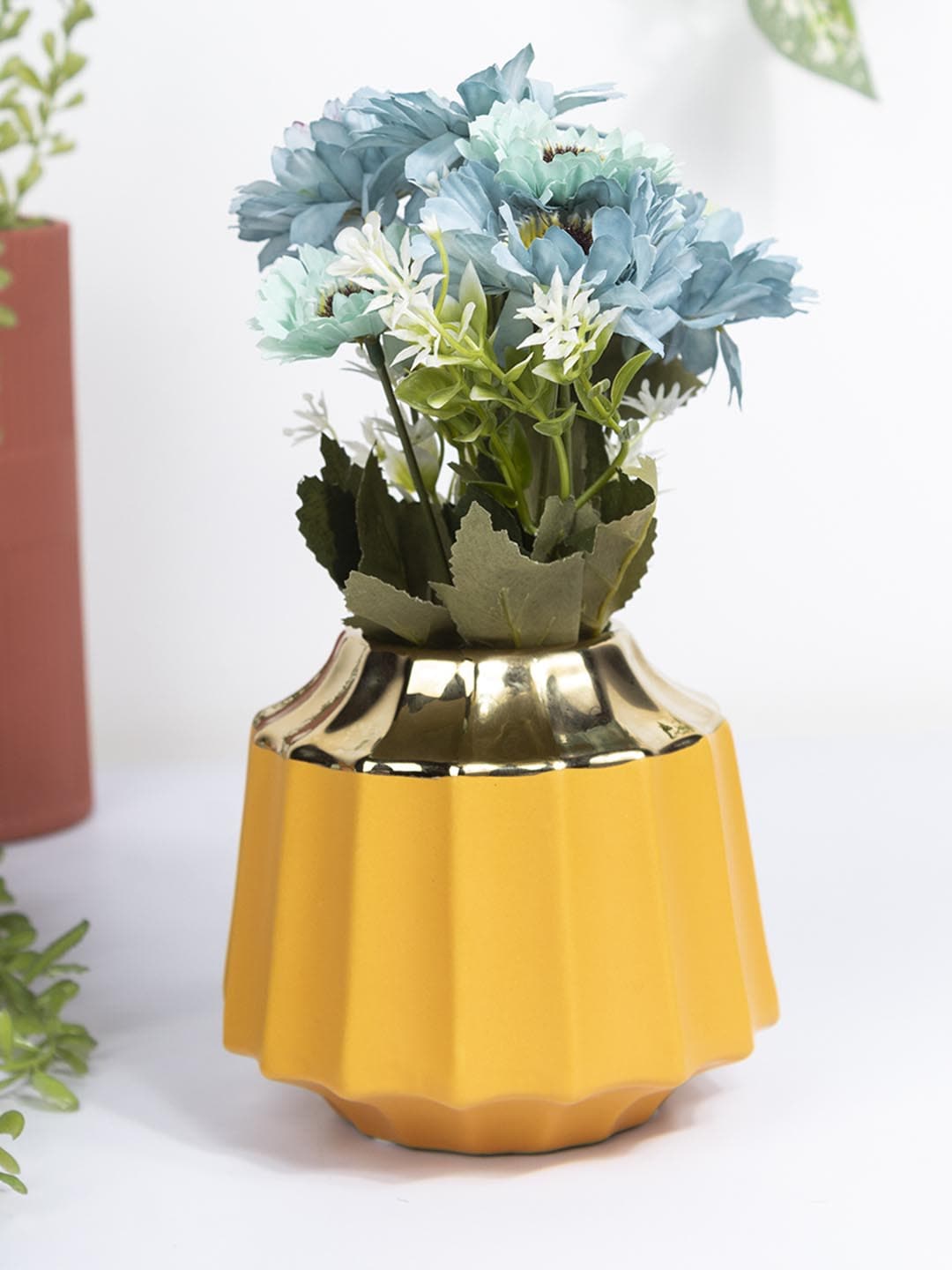 MARKET99 Yellow & Gold-Toned Textured Ceramic Flower Vase Price in India