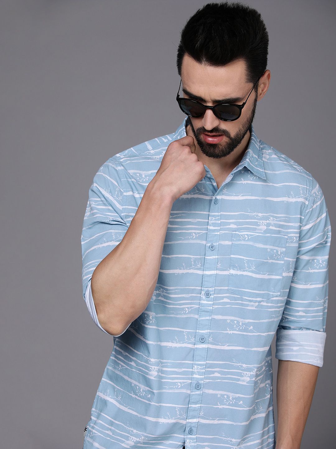 Wrogn Men Blue White Slim Fit Striped Casual Pure Cotton Shirt