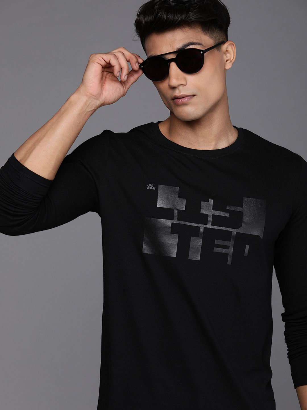 WROGN Men Black & Grey Typography Print Round Neck Cotton Slim Fit T-shirt