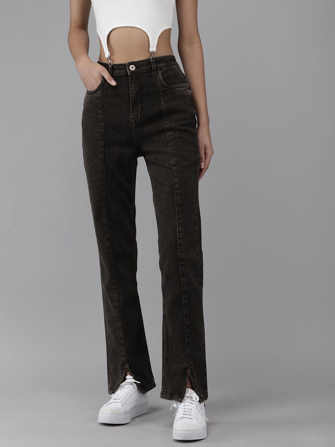 Roadster Women Black Slim Straight Fit Stretchable Jeans With Zipper Detail Hem Price in India