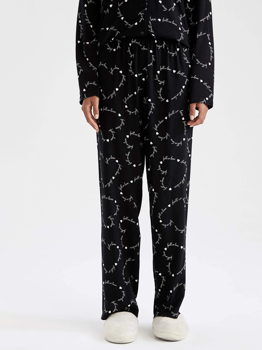 DeFacto Women Black & White Regular Fit Printed Lounge Pants Price in India