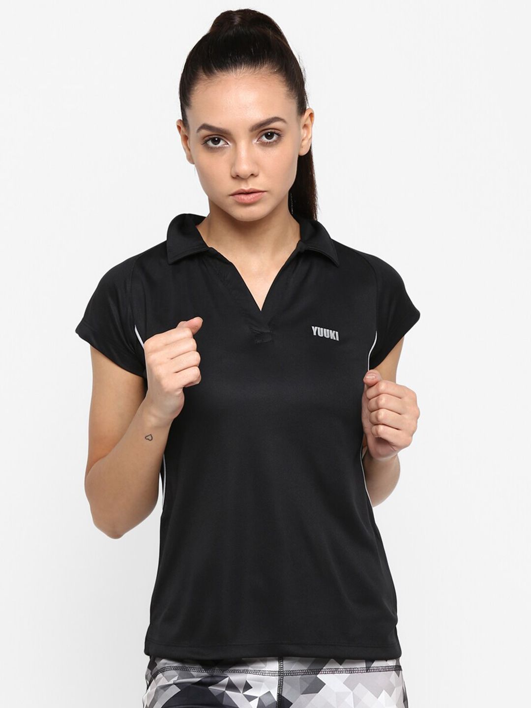 Yuuki Women Black Solid Polo Collar Training Or Gym T-shirt Price in India