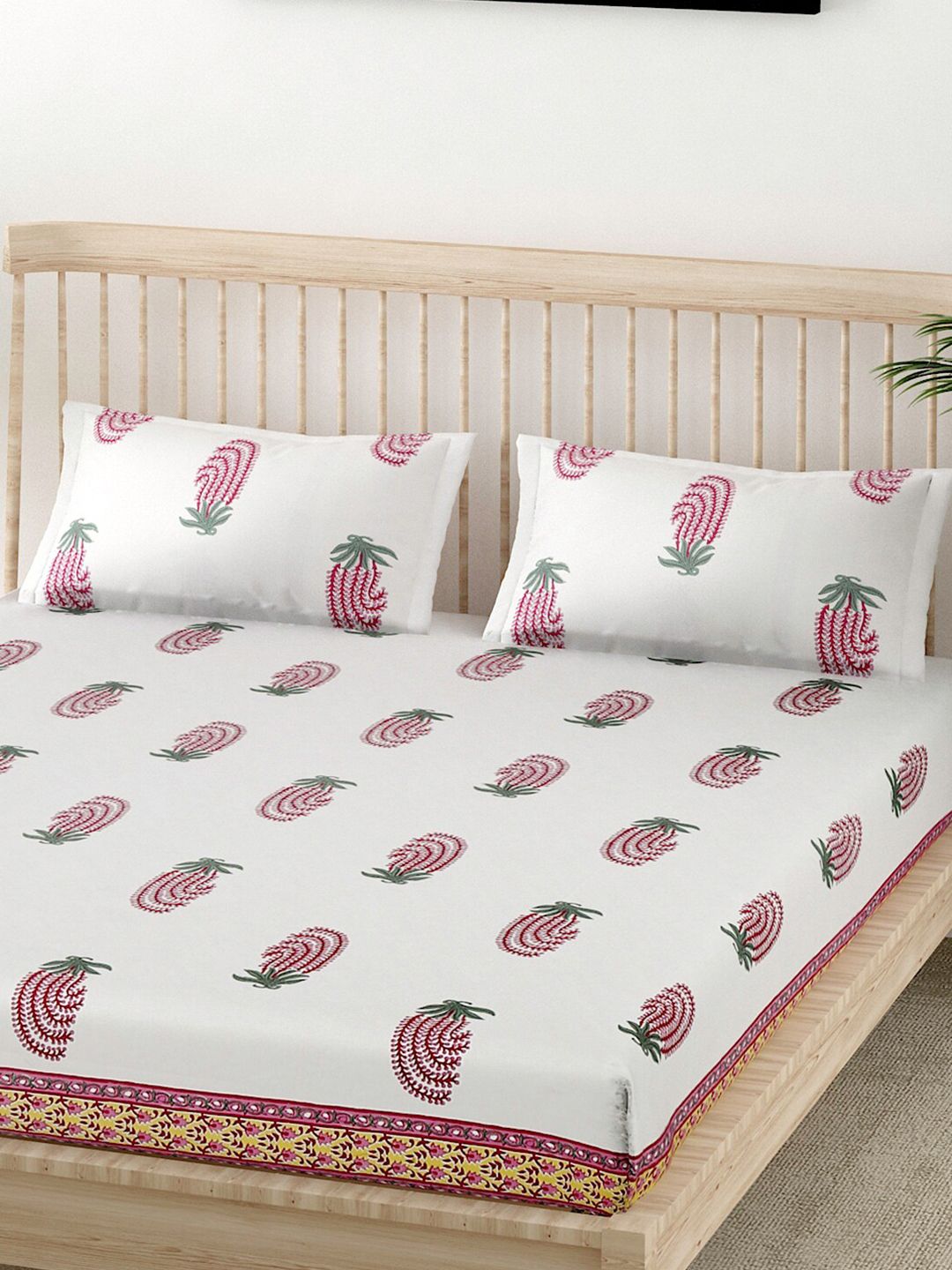 EK BY EKTA KAPOOR White & Magenta Floral 120 TC King Cotton Bedsheet with 2 Pillow Covers Price in India