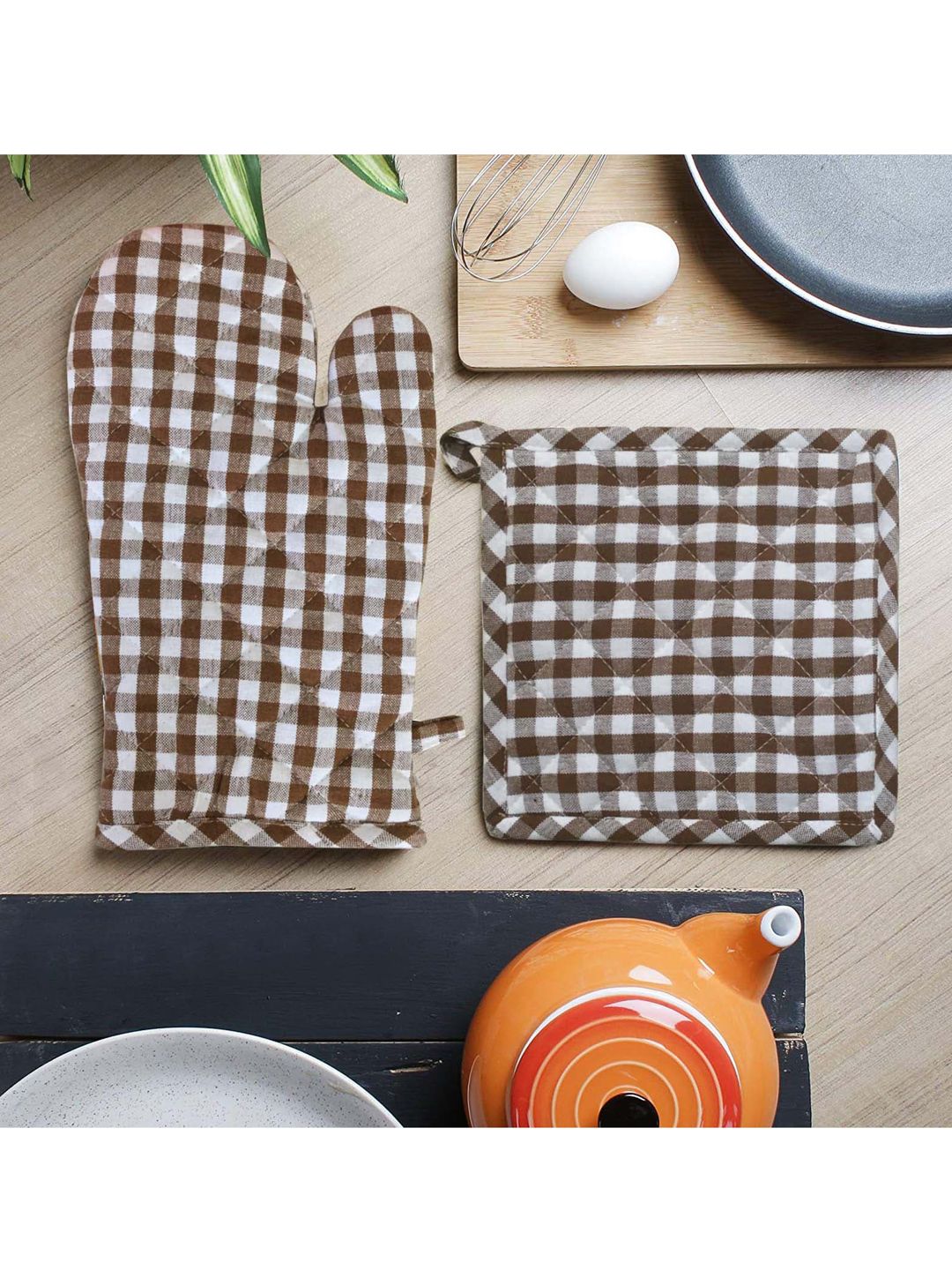 Lushomes Brown Checked Kitchen Gloves Price in India