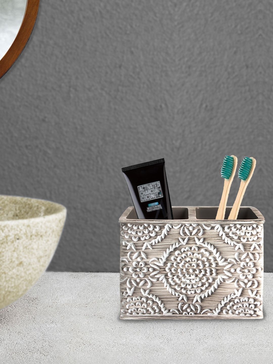 MARKET99 White Engraved Design Toothbrush Holder