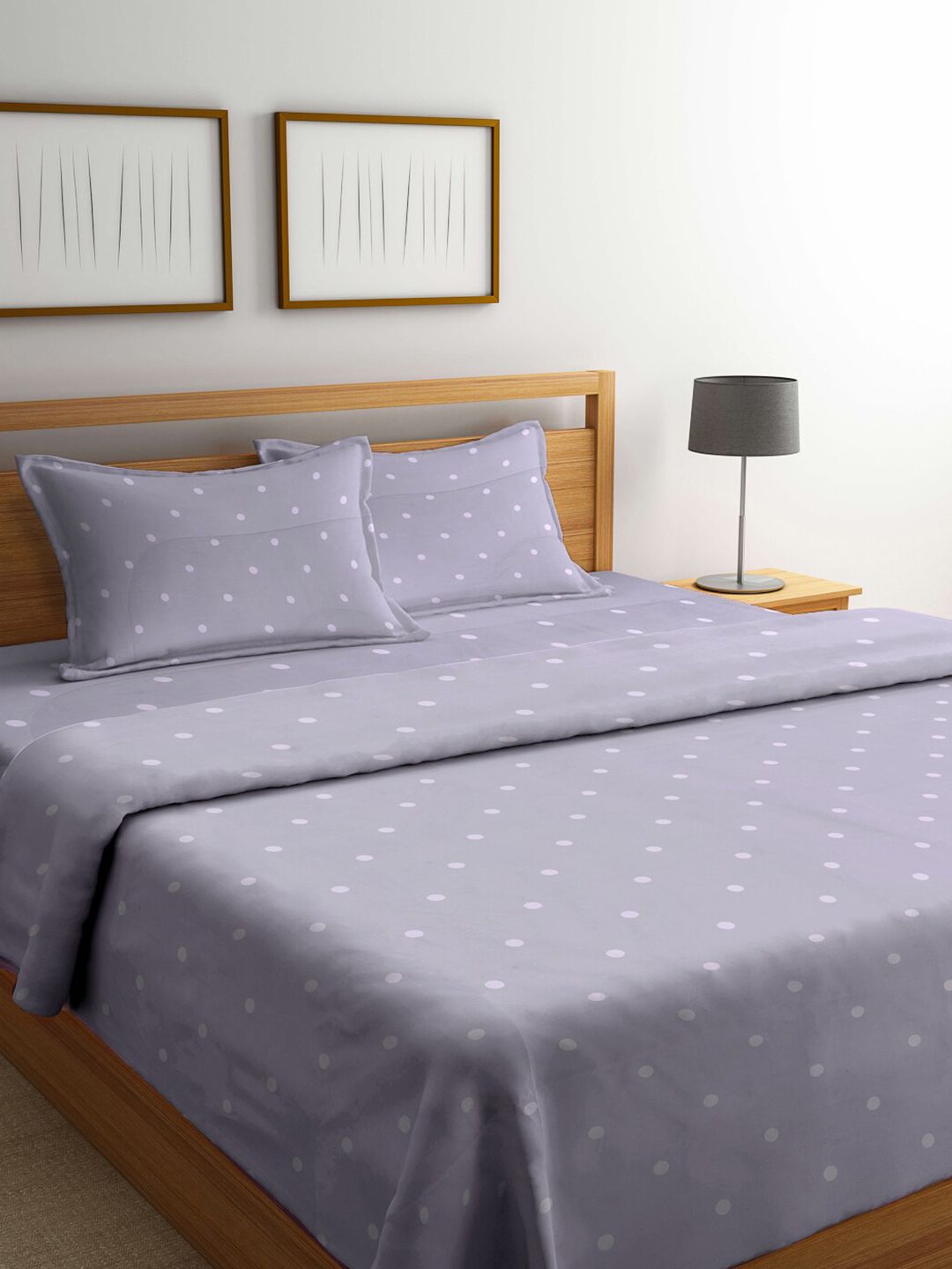 Arrabi Grey & White Geometric Printed Mild Winter 550 GSM Double Bed Comforter Price in India