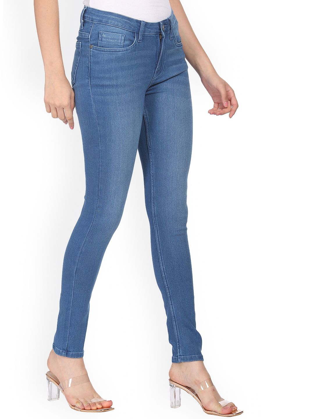 Sugr Women Blue Light Fade Mid Rise Jeans Price in India