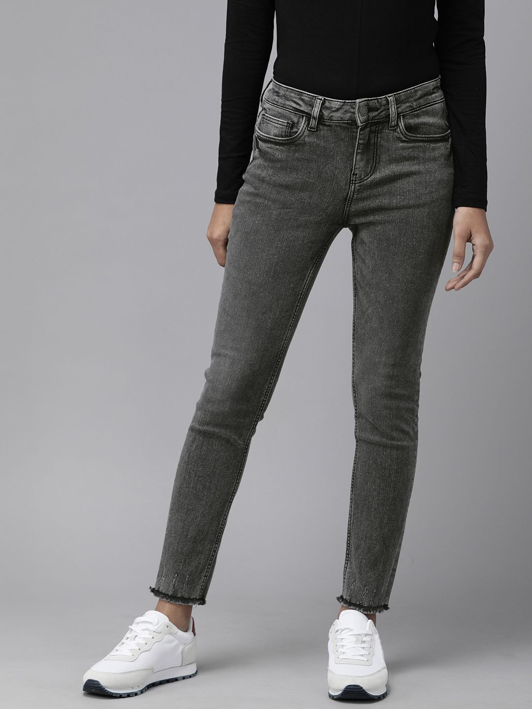Vero Moda Women Black Skinny Fit Light Fade Mid Rise Stretchable Jeans Price in India