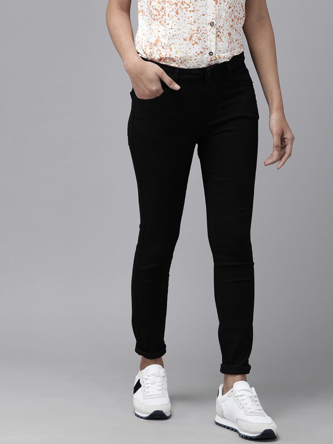 Vero Moda Women Black Skinny Fit Clean look Mid Rise No Fade Stretchable Jeans Price in India