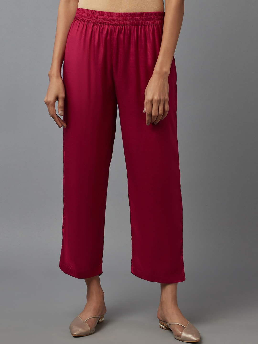 WISHFUL Women Fuchsia Solid Regular Fit Cropped Parallel Trousers Price in India