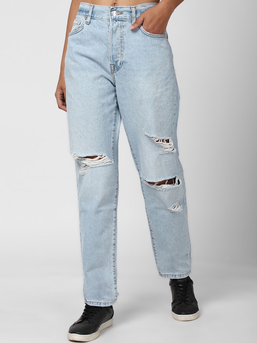 FOREVER 21 Women Blue Mildly Distressed Pure Cotton Heavy Fade Mom Jeans Price in India