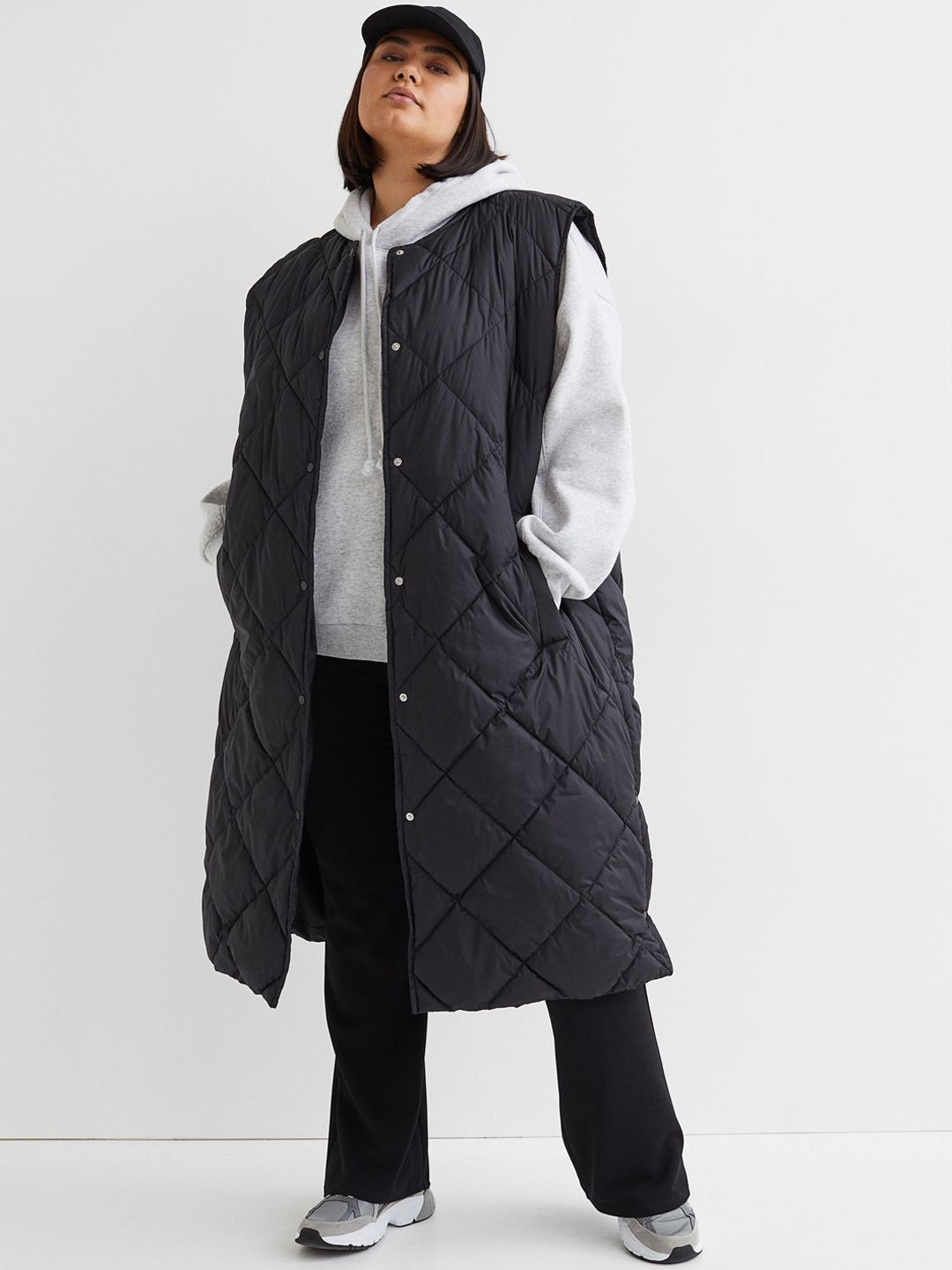 H&M Women Plus Size Black Water Resistant Quilted Gilet Price in India