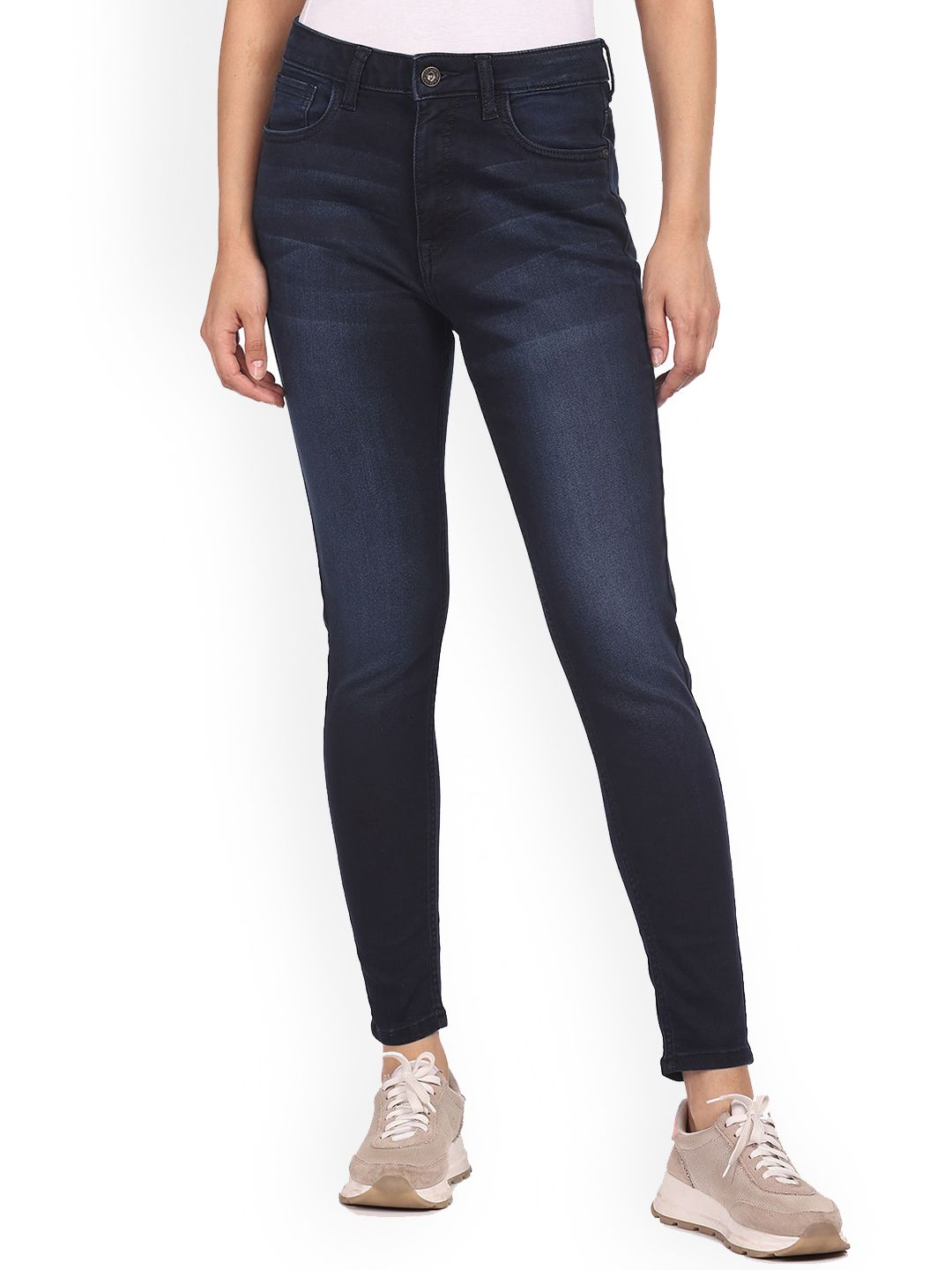 Sugr Women Blue Light Fade Slim Fit Jeans Price in India