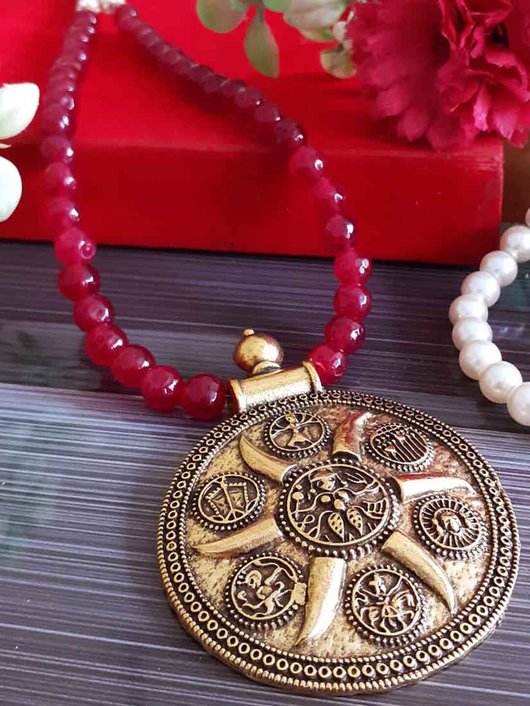 RICH AND FAMOUS Red & Gold-Plated Agate Beaded Round Shaped Pendant Necklace Price in India